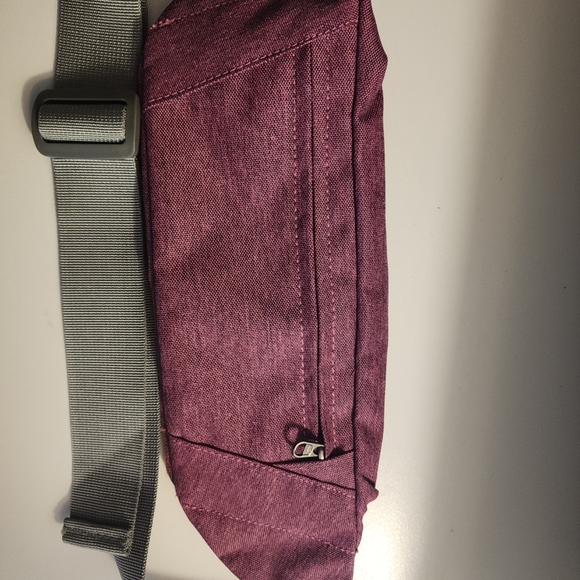 WATERFLY Fanny Pack Unisex Purple Pouch Slim Belt Water Resistant Adjustable NWT - Picture 5 of 7